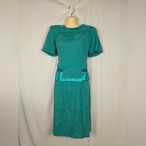 Vintage Miss Dorby Green Sheath Midi Dress with Crew Neck and Short Sleeves